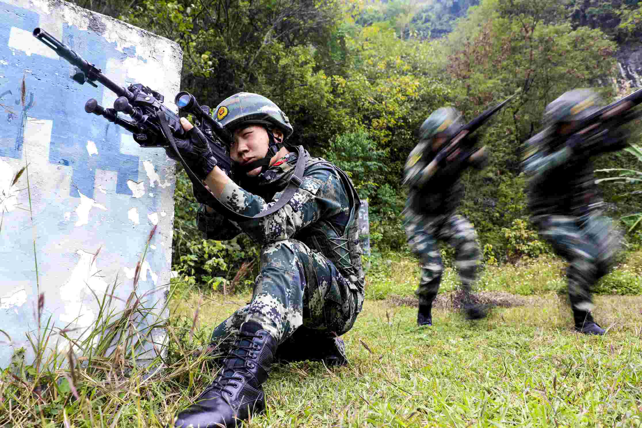 直擊丨武警河池支隊掀起冬季大練兵熱潮