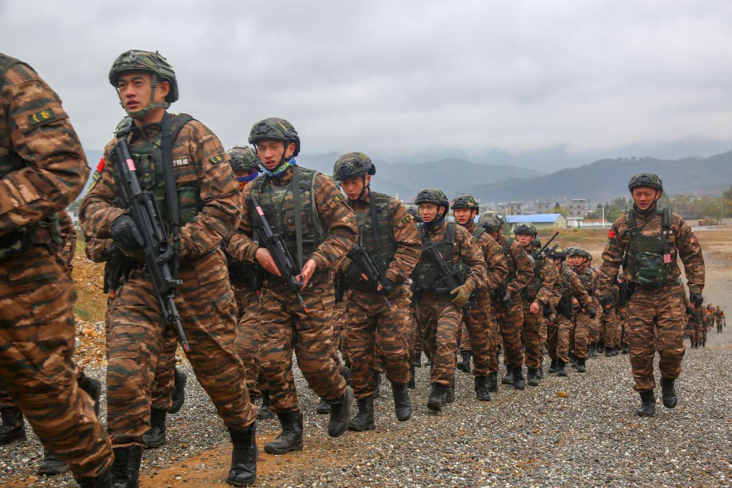 武警柳州支队:"魔鬼周"紧贴实战锻造反恐尖兵