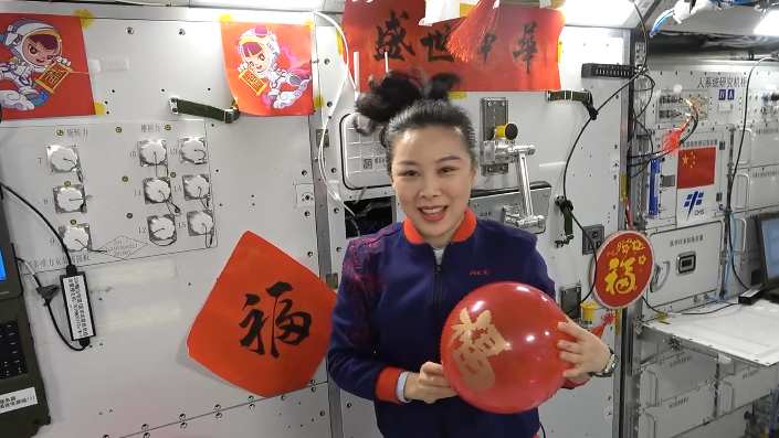 Wang Yaping sends her New Year’s greetings through video to the people on the ground. /CMG