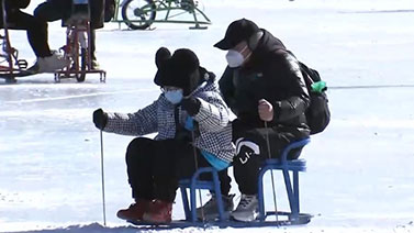 [冰雪]在什刹海冰场体验北京冬天的快乐