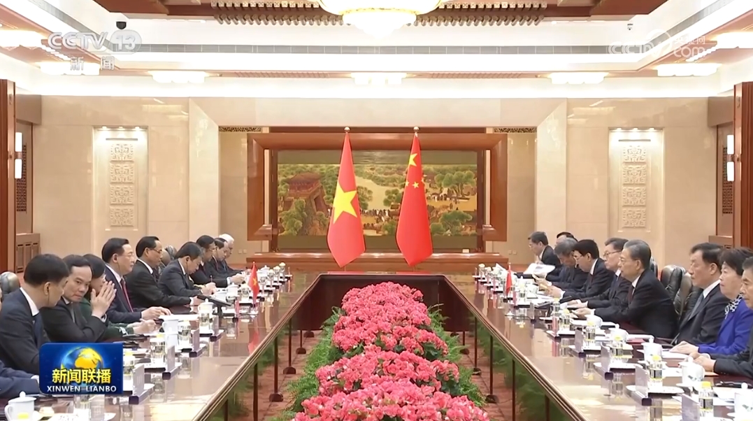 赵乐际同越南国会主席举行会谈