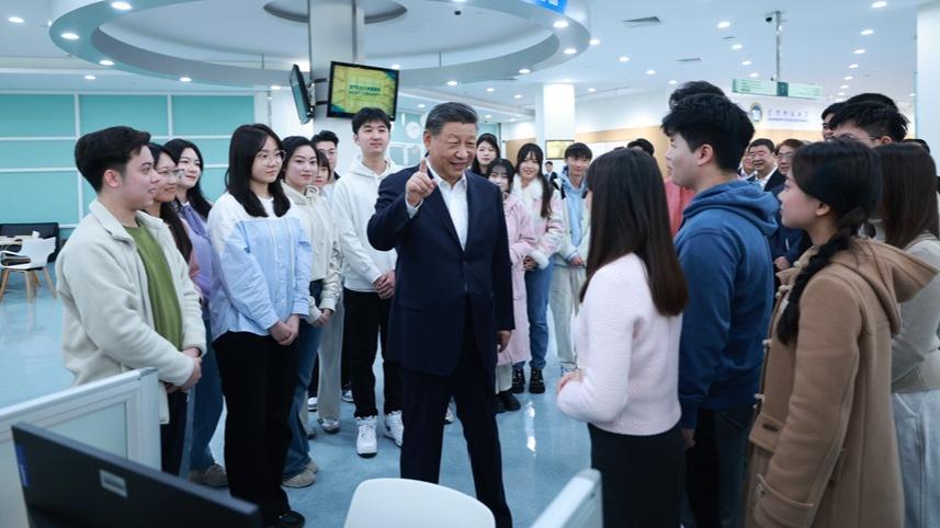 Xi visits Macau University of Science and Technology