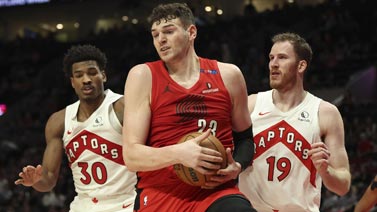 [NBA]西蒙斯22分 开拓者主场险胜猛龙