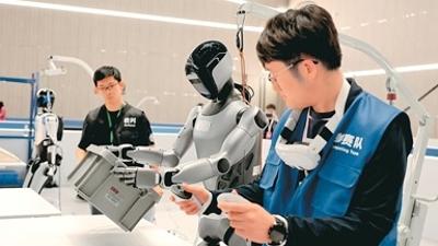 四问人形机器人：热闹背后，藏着怎样的产业发展密码？