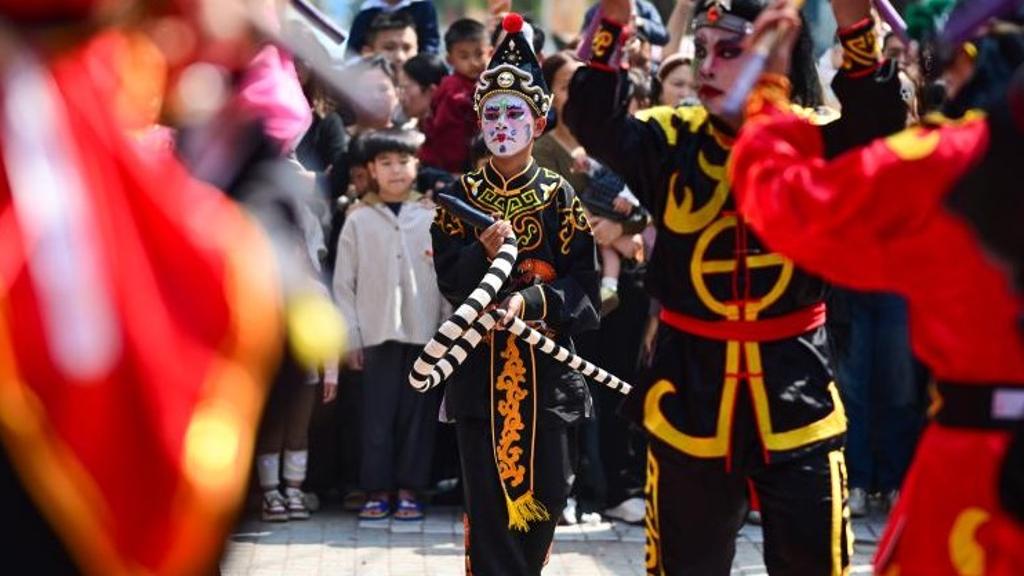 Yingge dance staged in S China's Guangdong to convey best wishes for new year
