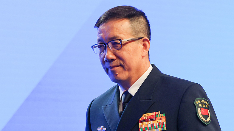 泰国总理阿努廷会见董军