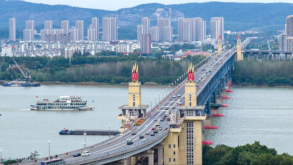 国庆假期第二天 全社会跨区域人员流动量超