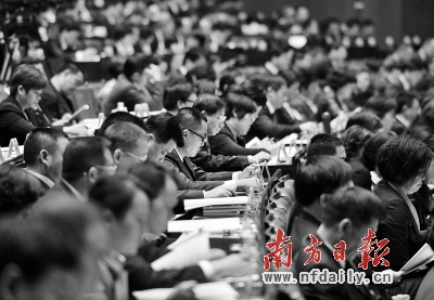 广东经济综合实力总量连续年居全国首位(2)