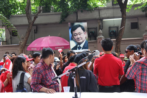 泰国“红衫军”在曼谷举行纪念集会_共产党员网