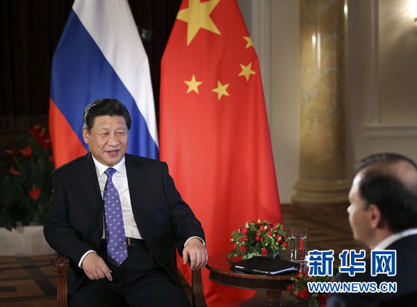 2月7日，国家主席习近平在俄罗斯索契接受俄罗斯电视台专访。新华社记者 兰红光 摄