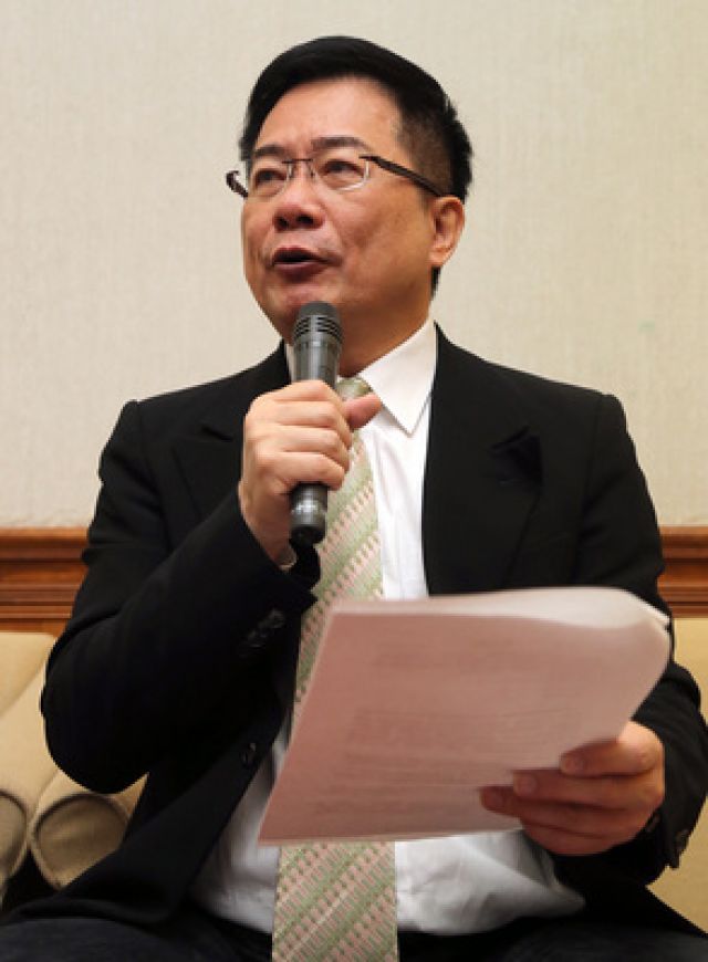 遭丁守中批"打假球" 蔡正元:想太多我打混球_新闻频道_央视网(cctv.