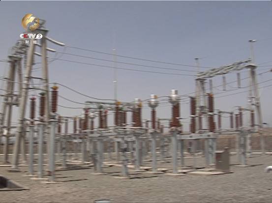 　在中电投吐鲁番二期电站建立的一个大型的升压站