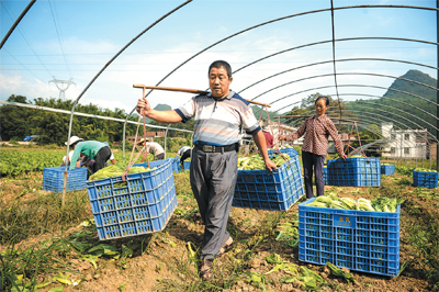 把基层党组织建成带领群众脱贫致富的坚强战斗堡垒.