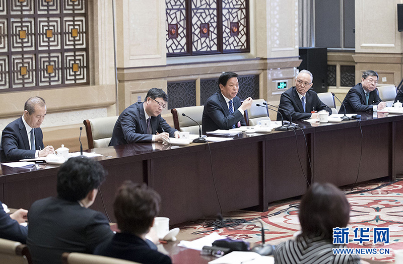 3月7日，中共中央政治局常委栗战书参加十三届全国人大一次会议北京代表团的审议。