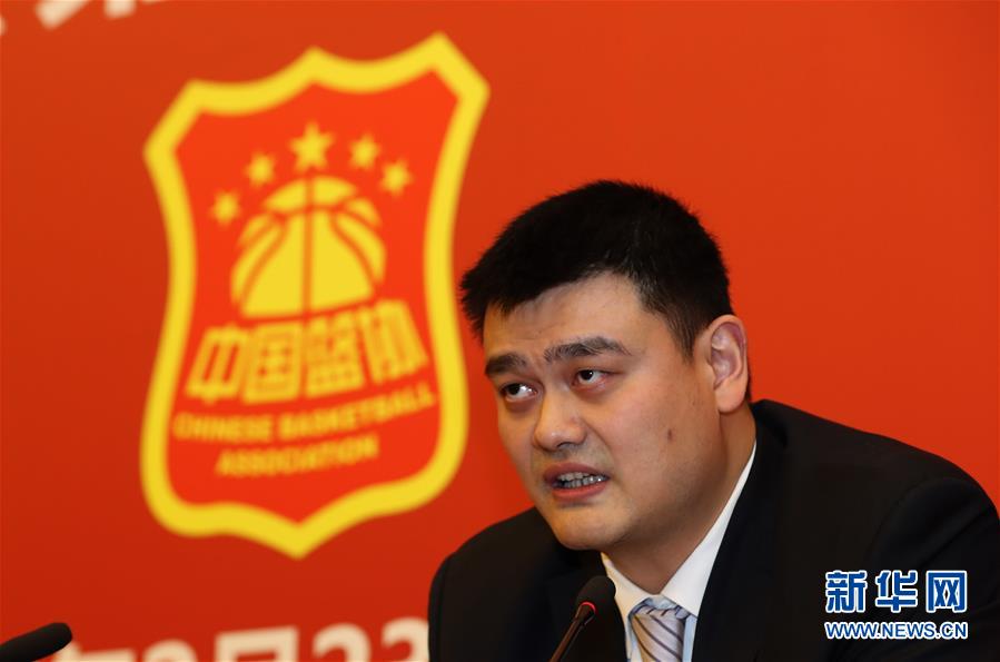 在中国篮球协会第九届全国代表大会上，姚明当选新一届中国篮协主席，这是姚明在大会上致辞（2017年2月23日摄）。新华社记者 孟永民 摄