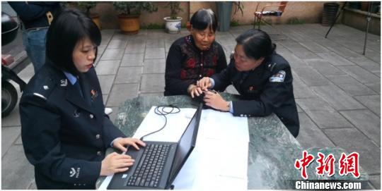 民警跨越浙闽400余公里 为86岁老人办二代身份证圆梦