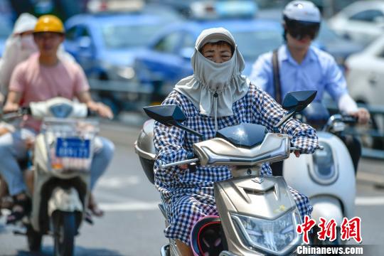 海南持续高温＂炙烤＂局地40℃以上 本周仍将晴热少雨