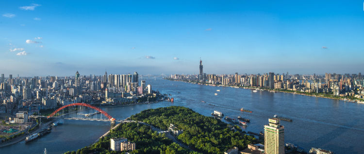 俯瞰长江和汉江交汇处的湖北武汉汉口龙王庙江段 熊琦 摄