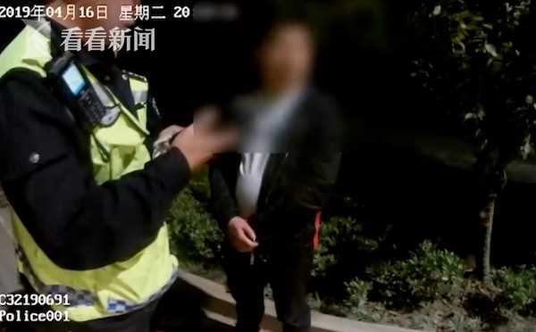 醉驾男装傻充愣 面对盘问戏精上身演了出＂哑剧＂