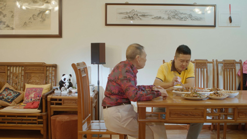 50岁的厨师刘旭和90岁的爷爷