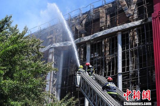 长春一KTV大楼发生火灾:大楼已面目全非 伤亡不明