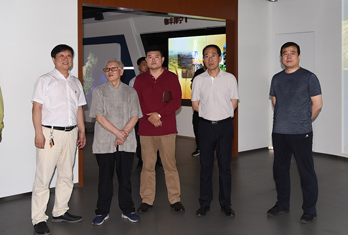 延安五老研究中心共同推动老区教育扶贫工作