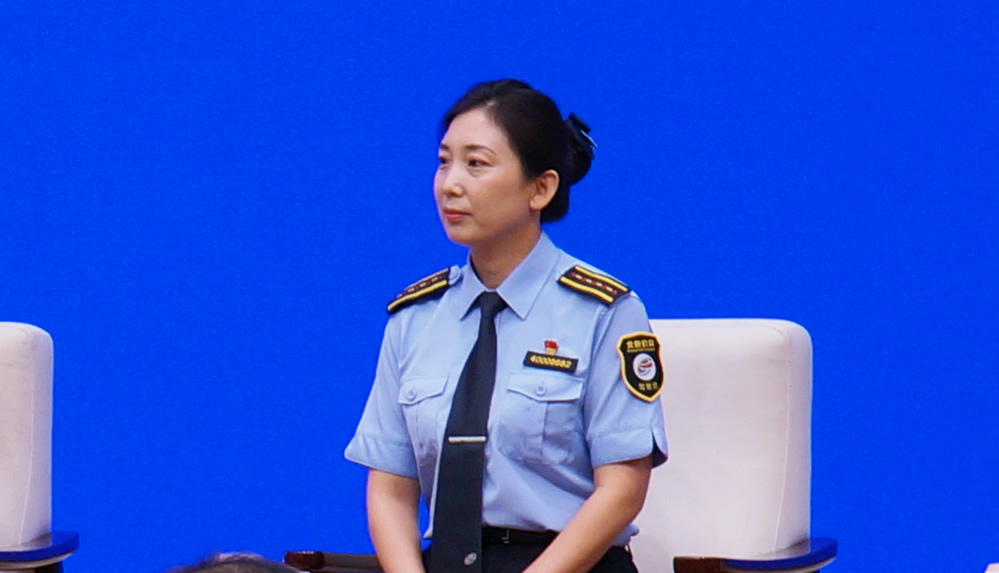 北京公交集团"1路"公交车"车长"常洪霞女士,交通运输部海事局东海海巡