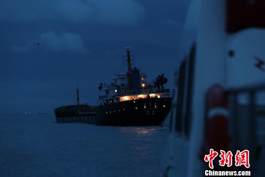 一载货5000吨货轮触礁进水 台州海事紧急处置13人脱险
