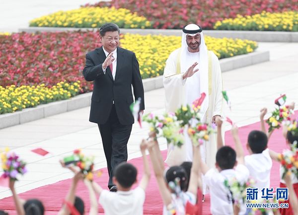 7月22日，国家主席习近平在北京人民大会堂同阿联酋阿布扎比王储穆罕默德举行会谈。这是会谈前，习近平在人民大会堂东门外广场为穆罕默德举行欢迎仪式。 新华社记者庞兴雷摄