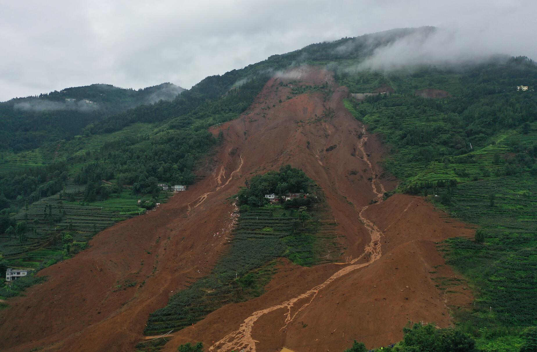 贵州水城特大山体滑坡已致13人死亡 失联32人