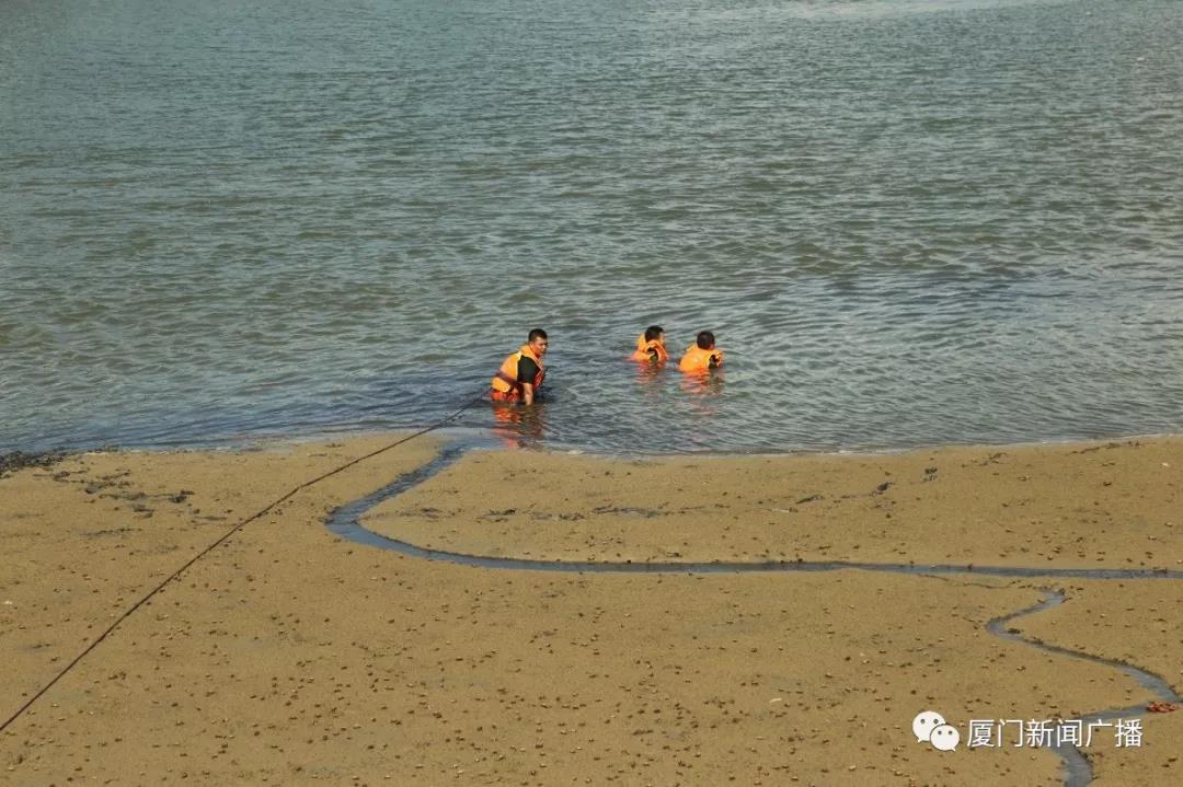 三名小男孩厦门海边玩耍,两人溺水,一孩子不幸死亡!