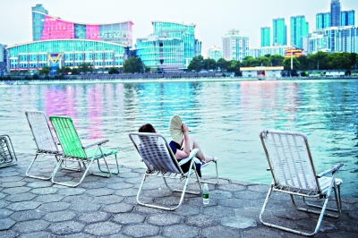 江边消暑 属于武汉人的夏日记忆