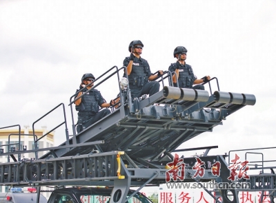 广东夏季大练兵启动 女子突击队惊艳亮相