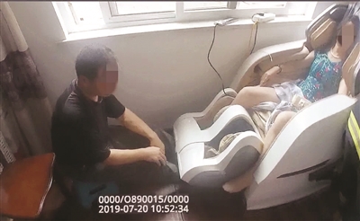 苏州一老人卡入按摩椅医生建议年长者慎用