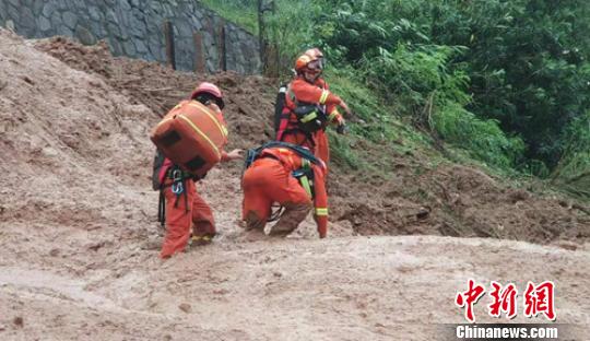 四川甘洛县暴雨灾害转移安置2200余人救援仍在进行