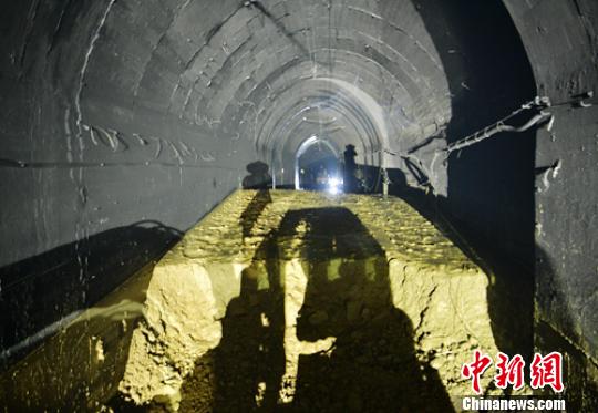 四川甘洛再现强降雨道路中断 抢险仍在紧张进行