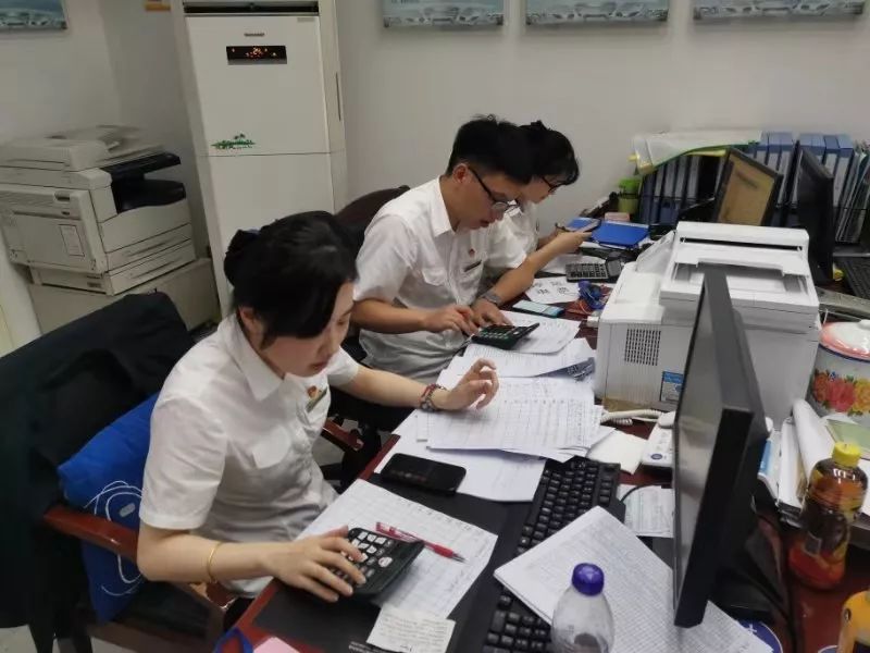 这是一群连台风也吹不走的青年