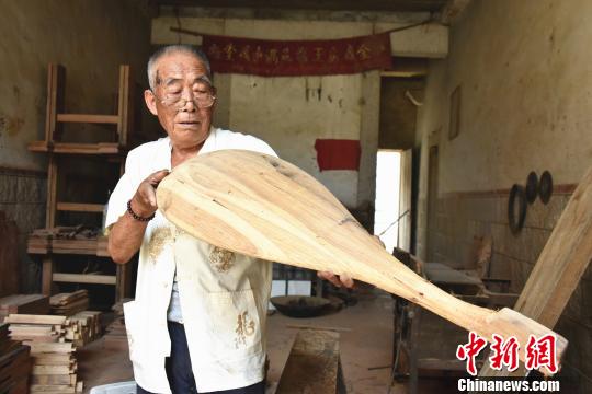 福建耄耋老人会唱南音能做琵琶 盼古乐传唱不衰