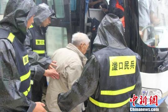 四川汶川县泥石流致4人遇难11人失联 已转移三万余人