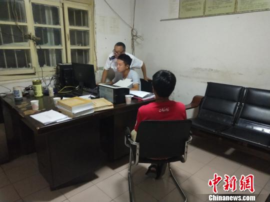 游客在抚仙湖边洗车被罚 网友：用Ⅰ类水洗车太无知