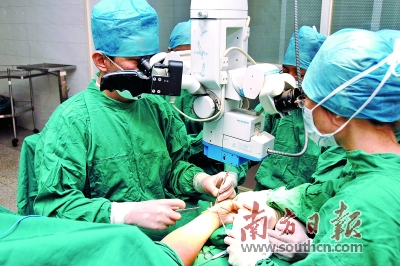 什么是显微镜手术显微镜下做手术：血管直径不足1毫米 针比发丝细_https://www.jmylbn.com_新闻资讯_第1张