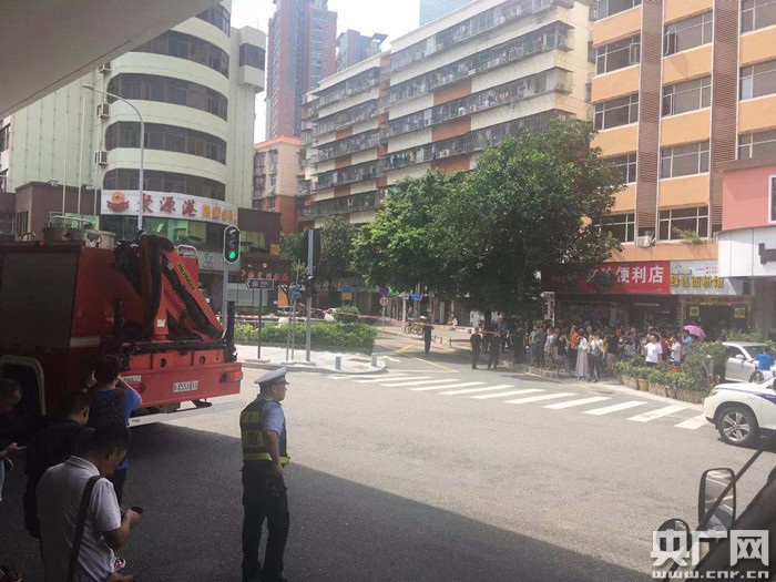 深圳罗湖区一六层居民楼突然倒塌 暂无伤亡报告