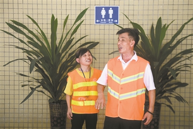 夫妻 “以厕为家”13年 打造样板一刻钟查看一次