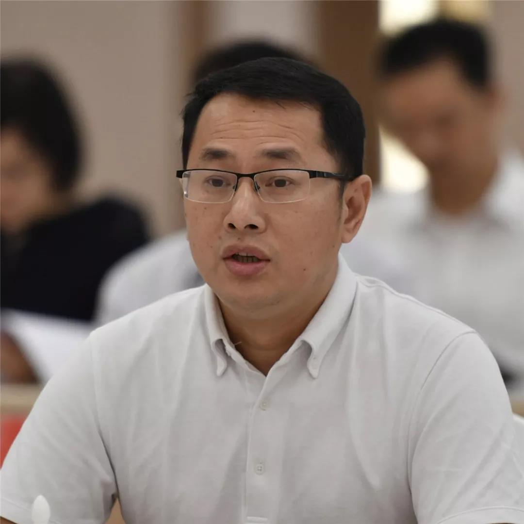 届中小学教师技能大赛获奖教师,福州华侨中学政治学科教研组长袁小平