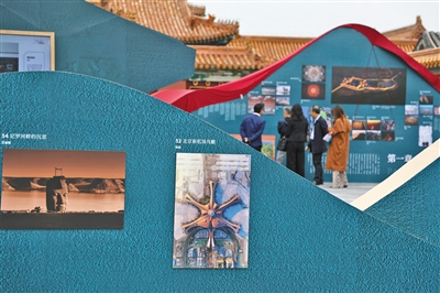 昨日，2019 一带一路 人文历史摄影展在故宫博物院开幕，图为展览作品《北京新机场鸟瞰》。新京报记者 浦峰 摄