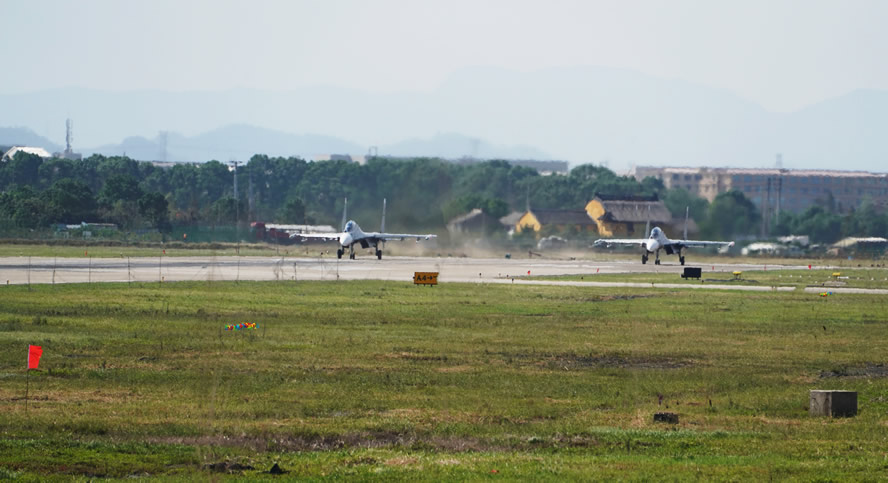 从实战化训练到半夜飞行 海空雄鹰逐梦胜战向战而行