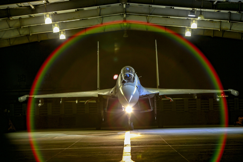 从实战化训练到半夜飞行 海空雄鹰逐梦胜战向战而行