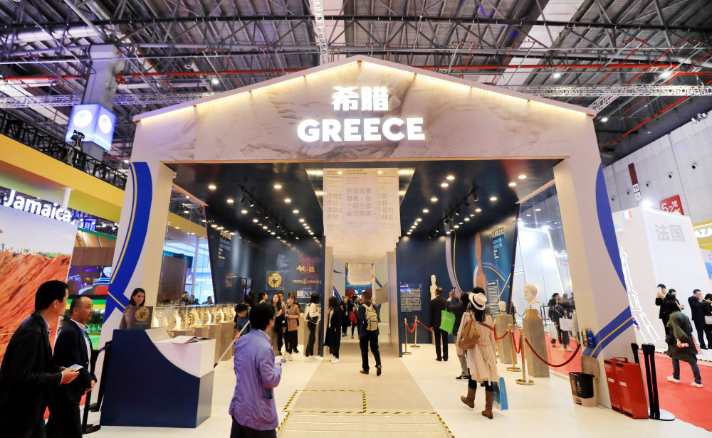 ▲希腊是第二届进博会15个主宾国之一。希腊总理米佐塔基斯率68家希腊企业参加本届进博会。