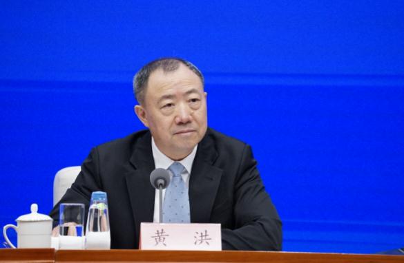 发布会上,中国银行保险监督管理委员会副主席黄洪表示,按照"增量