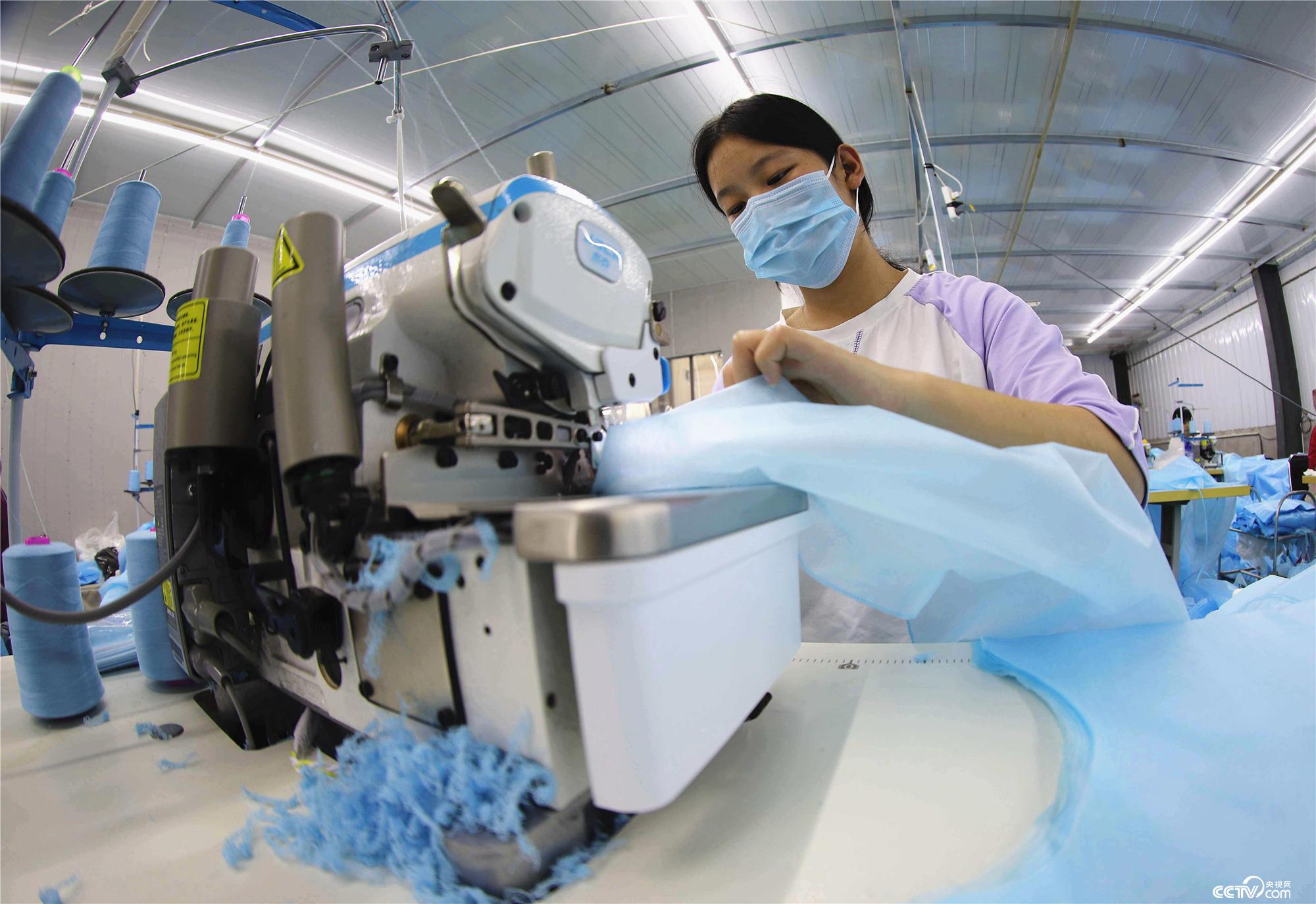 河北临西"小工厂"配上"服务员",安心生产帮农民甩穷帽